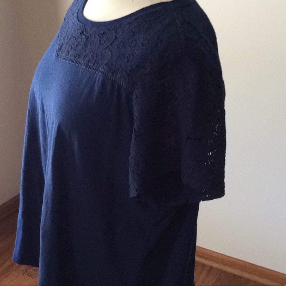 Liz Claiborne, size 3X Navy blue top machine wash